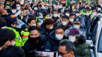 素媛案罪犯赵斗淳住所周围抗议者聚集，骚乱不断4人被立案