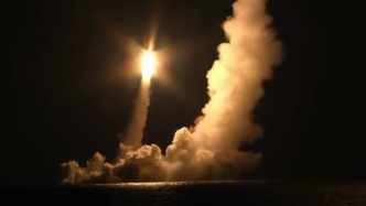 俄核潜艇罕见齐射四枚导弹，缘何近期连续展示核威慑力？