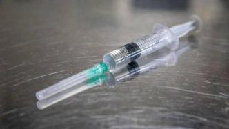 加拿大多伦多前线医护接种第一剂新冠疫苗