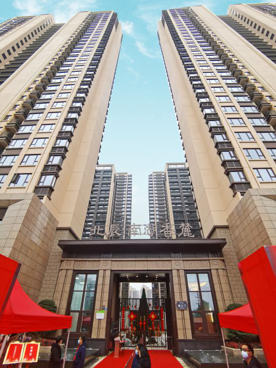 北辰南湖香麓三期高层大门实拍图