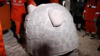 嫦娥五号穿两层棉衣贴满暖宝宝，网友：不能冻咱“快递员”！