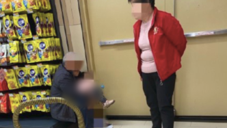 兩老人帶孩童超市角落就地如廁，超市：他們不是故意的