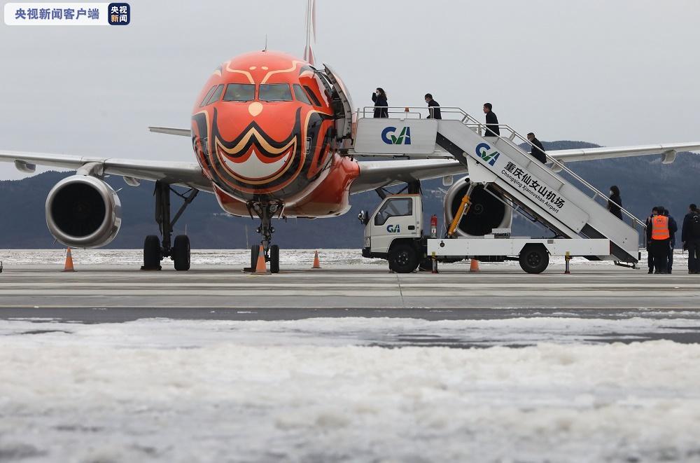 12月18日,重慶航空一架空客320客機平穩降落仙女山機場,標誌著重慶