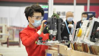 15小时精雕木制作品，上海18岁青年在全国技能大赛中夺金