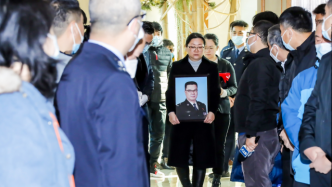 从警28年因公殉职，上海“扫黑英雄”钱海军今追思落葬