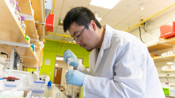 美国实验室里的中国科研人员:我与新冠疫苗的故事