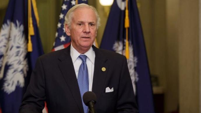 拜登任命康涅狄格州教育局长米格尔卡多纳担任教育部长