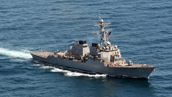 美军舰冲闯南沙岛礁近海，解放军全程跟踪驱离