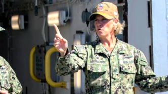 美军任命首名女性航母舰长，曾创造多个“第一”