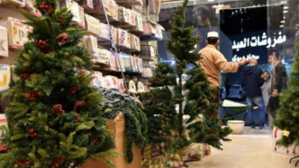 沙特社会变革之风吹起，利雅得礼品店开始售卖圣诞树