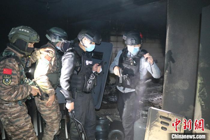 广西警方侦破特大涉枪贩毒案一嫌犯现场纵火开枪自杀