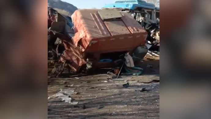 張家口一公交與貨車相撞,警方通報(bào):已造成兩人死亡