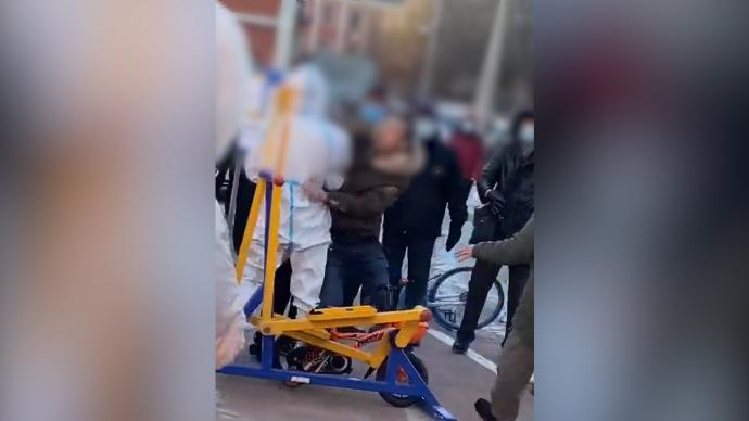 沈陽(yáng)警方:一對(duì)父子核酸檢測(cè)插隊(duì)且毆打民警,已被刑拘