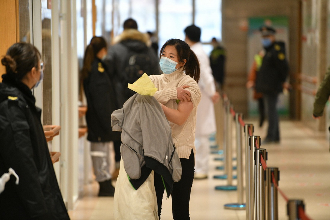 2021年1月3日,北京朝陽規劃藝術館新冠病毒疫苗臨時接種點,接種完成後