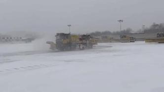 受降雪影响，大连周水子国际机场跑道暂时关闭