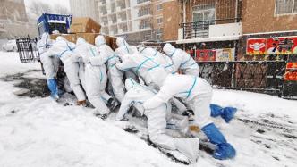 视频｜大连海大：一万三千人正封校，抗疫志愿者冒风雪送物资