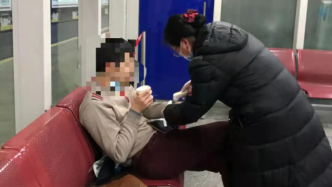 寒潮天里空腹狂奔有风险，上海一男子昏倒在地铁站