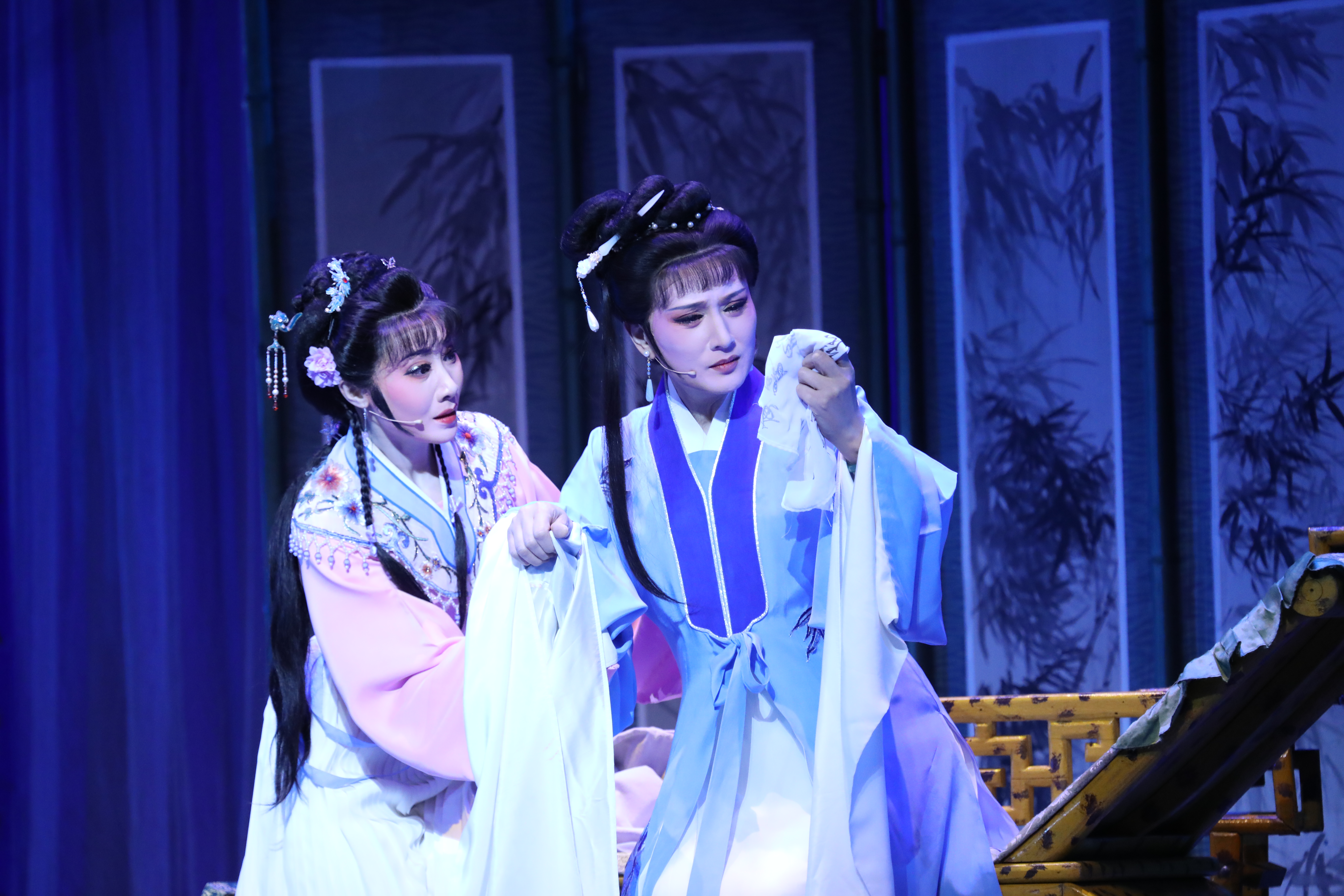 钱惠丽单仰萍组合久违归来这版红楼梦谢幕掀翻屋顶