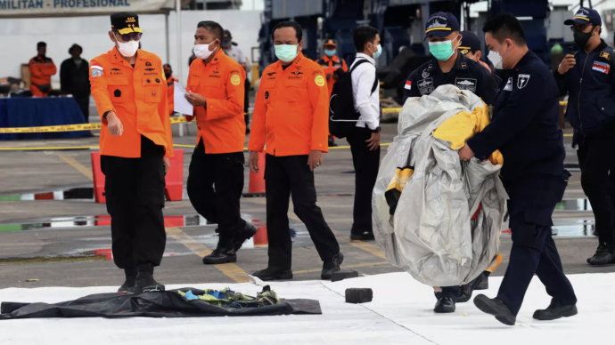 印尼警方确认：在失事客机附近海域发现人体遗骸