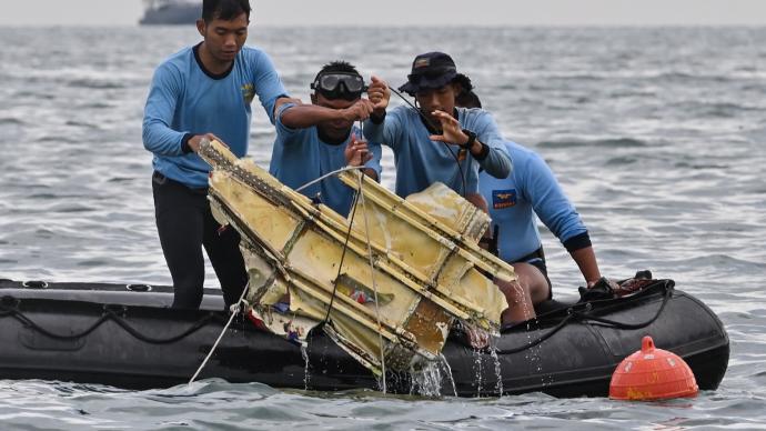 印尼官员称失事客机坠海前并未解体，可排除恐袭可能