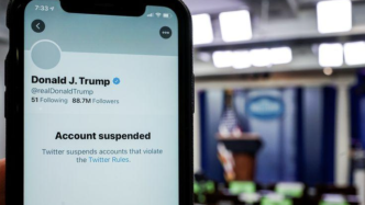 个人账号永久封禁，特朗普“转战”总统官方账号又遭推特秒删