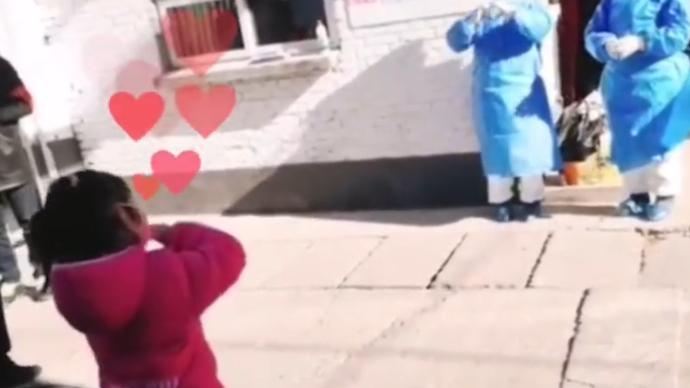 河北6岁女孩核酸检测后跳舞致谢医护人员