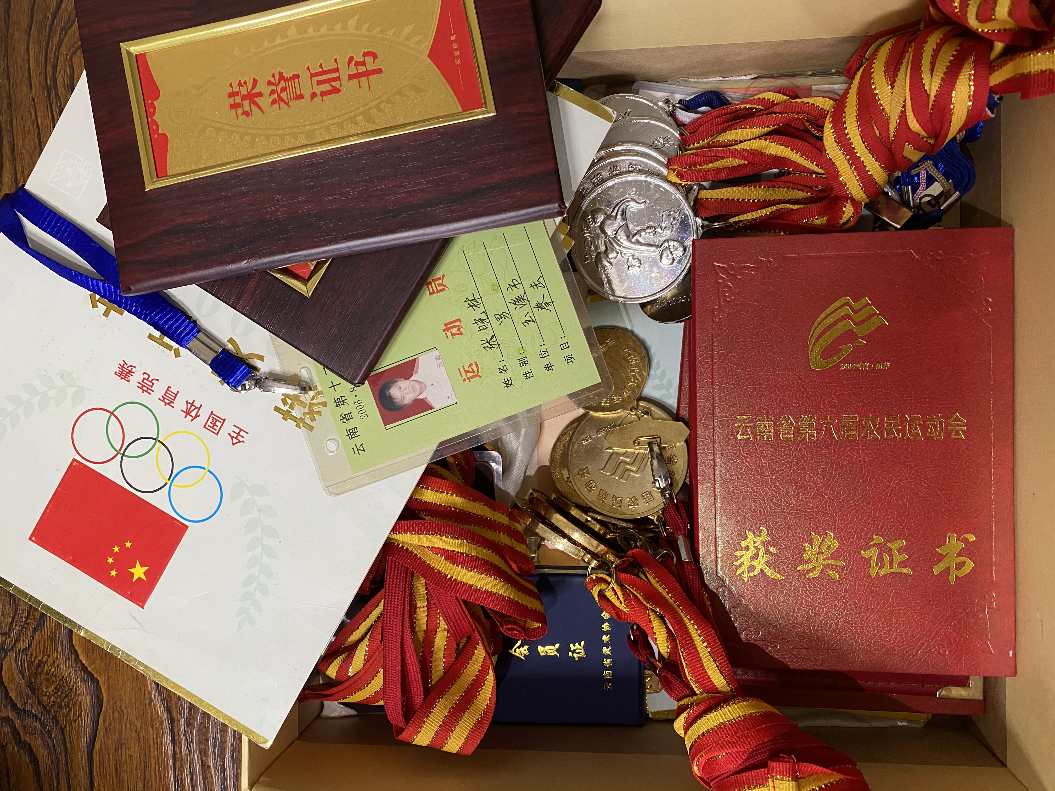 黄娟男朋友张林的荣誉证书