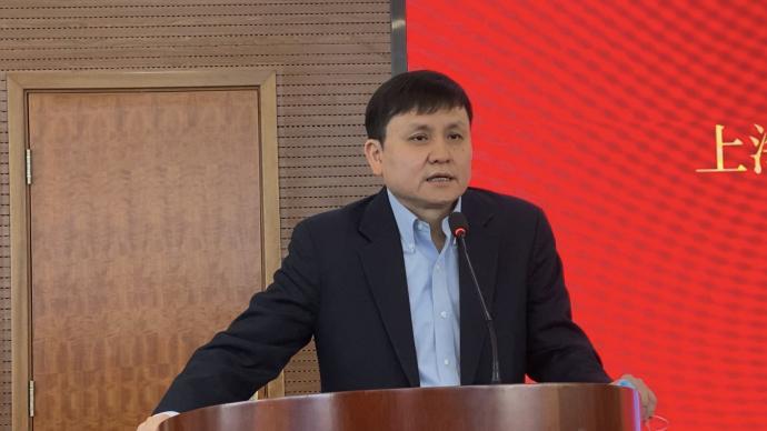 張文宏鞠躬致謝：社會各界團(tuán)結(jié)在一起，定能贏得抗疫的勝利