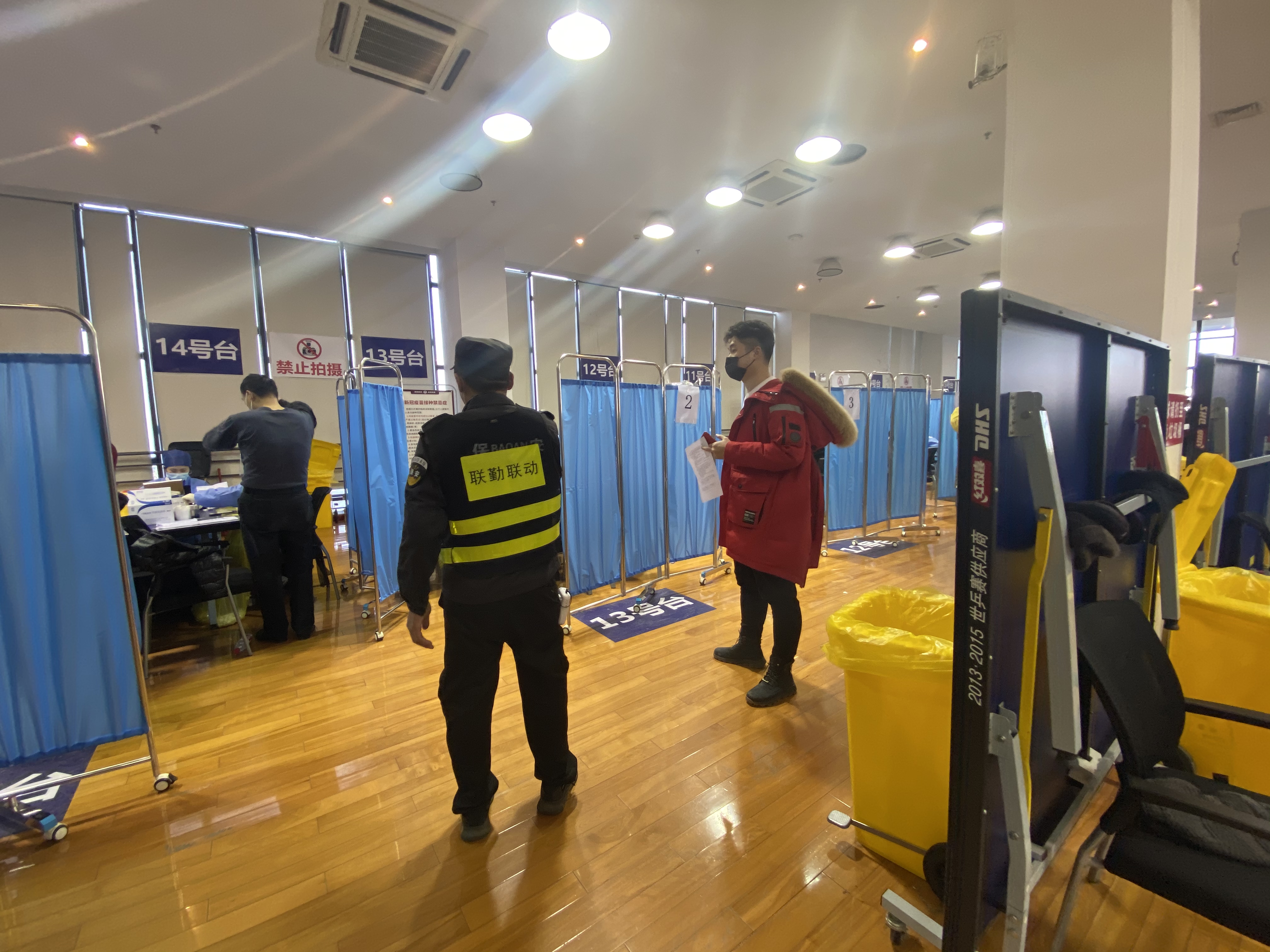 直击上海冷链,隔离点重点人群接种疫苗:保护自己也保护他人_浦江头条