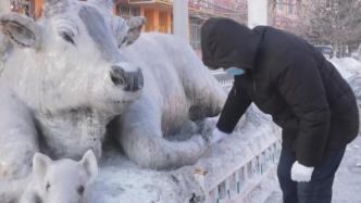 雪雕艺术家？新疆退休大叔堆“雪牛”创作走红