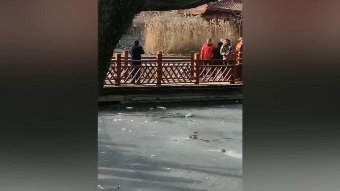 江苏三少年乘船在湖中拍视频不幸落水，其中一人溺亡