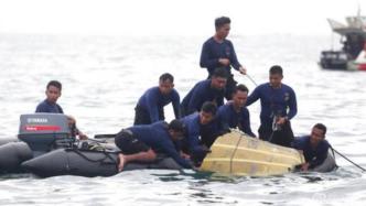 印尼国家交通安全委员会：失事客机坠海时引擎仍在运转