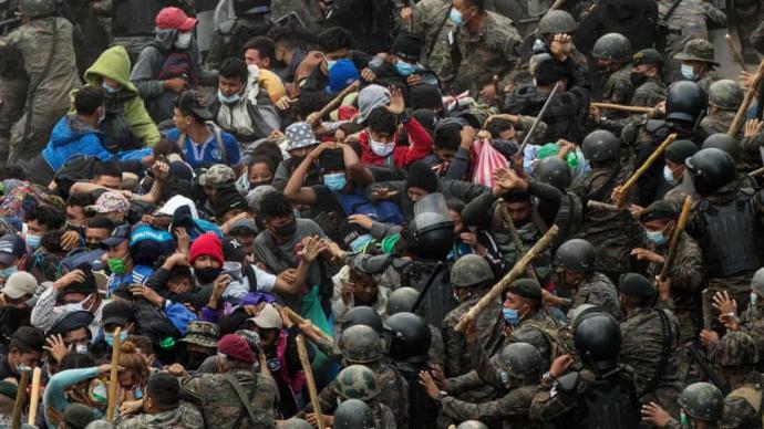 拜登上台倒计时，9000名洪都拉斯移民冲破边境赴美