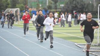 北京市小学每周至少5节体育课，不得以任何形式挤占体育
