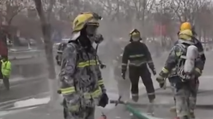 零下24℃出警，新疆消防员成“冰甲勇士”