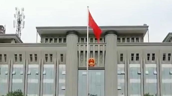 “凌晨碾死車庫醉酒者”案第四次開庭,家屬回憶庭審焦點