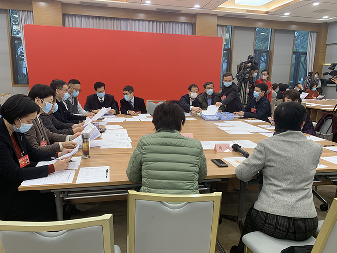 提案集中审查现场.本文图片&nbsp;澎湃新闻记者 栾晓娜 摄