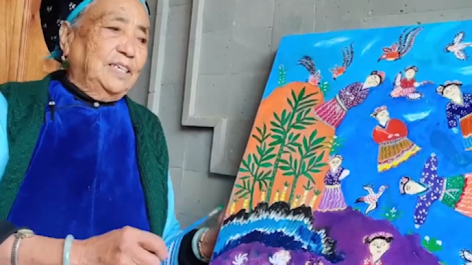 大理奶奶78岁开始学油画，作品在多地展出