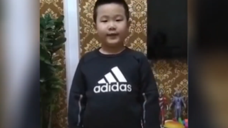 7岁男孩录视频致敬抗疫一线的爸爸妈妈：我在家一定听话