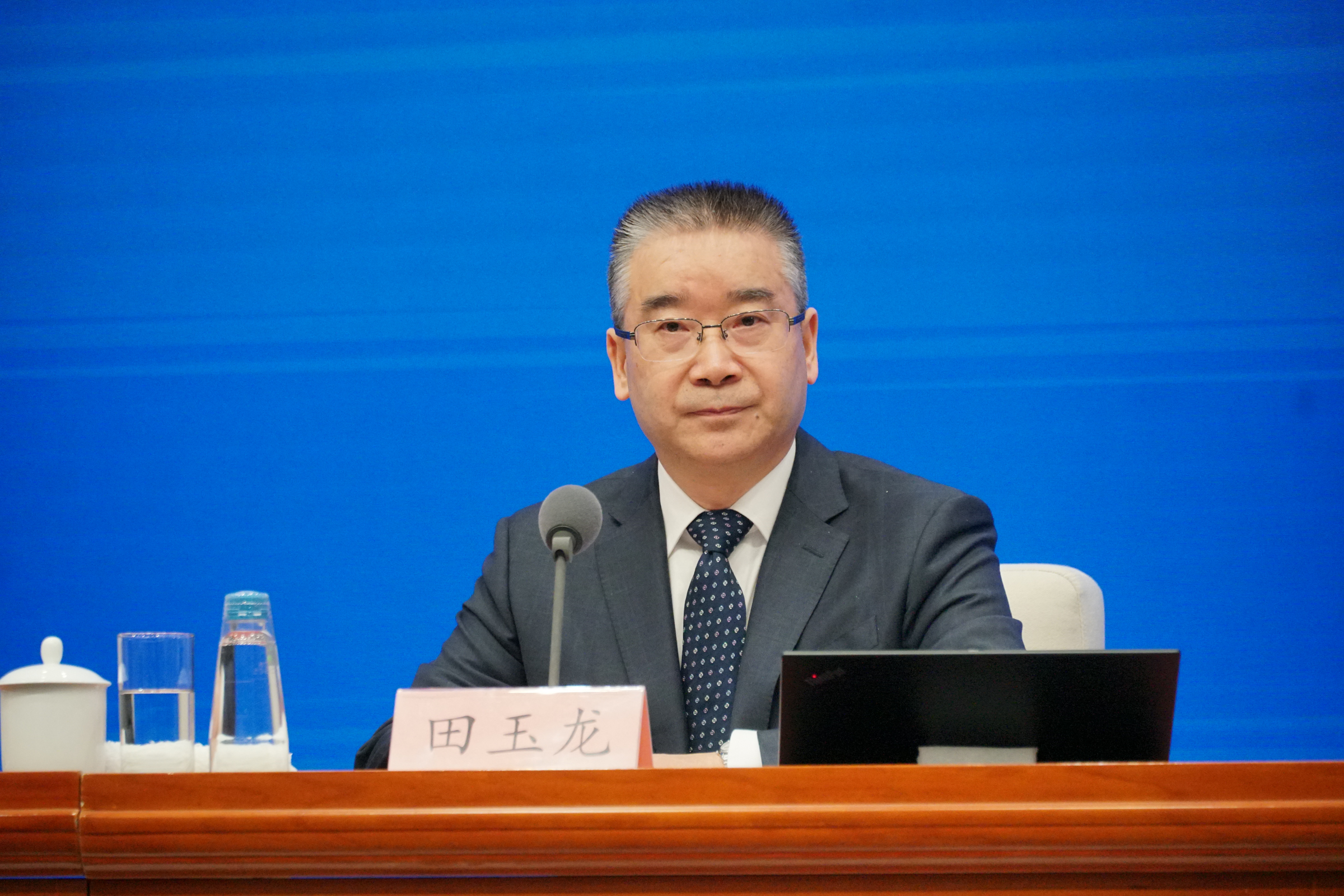 工信部总工程师,新闻发言人田玉龙表示,2020年我国工业经济持续稳定