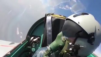 燃！空軍飛行學員與教官空中一對一“單挑”