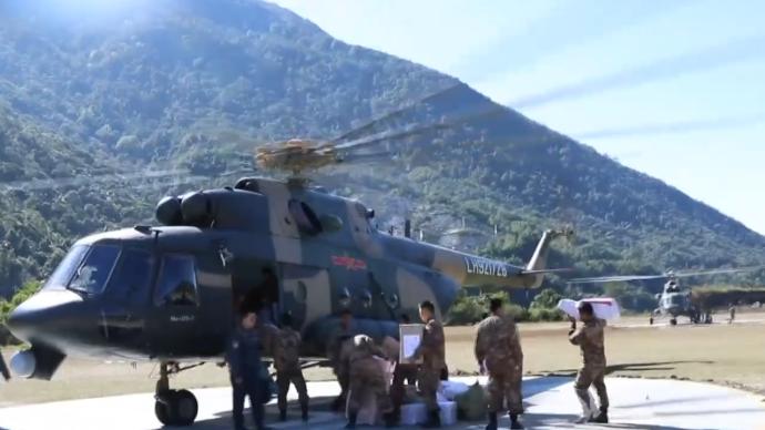 飞跃雪山峡谷，直升机给“雪海孤岛”战士送年货