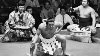 日本最年长“横纲”相扑力士去世，终年82岁