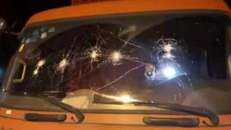 司机醉驾发酒疯，出事故后砸玻璃打人，警察来了仍不消气
