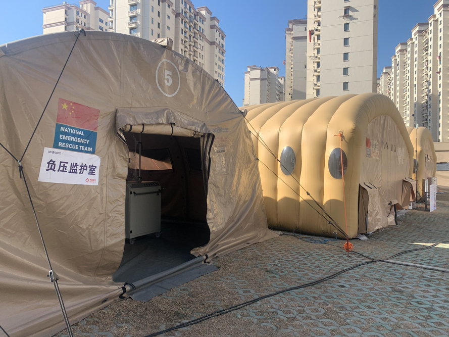 充气膜结构模块化负压隔离病房.本文图片均为澎湃新闻记者 陈斯斯 图