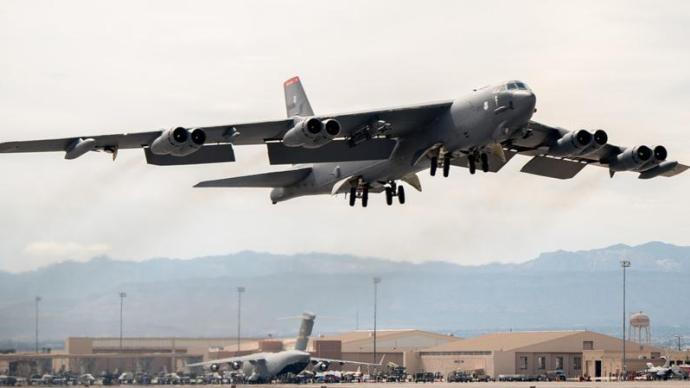 美軍在南海動作頻頻,B52轟炸機(jī)兜圈飛南海