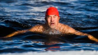 58岁“热血青年”：每天步行4公里，坚持冬泳11年