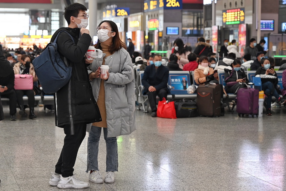 上海虹桥火车站首日客流稀少2021春运低调开启