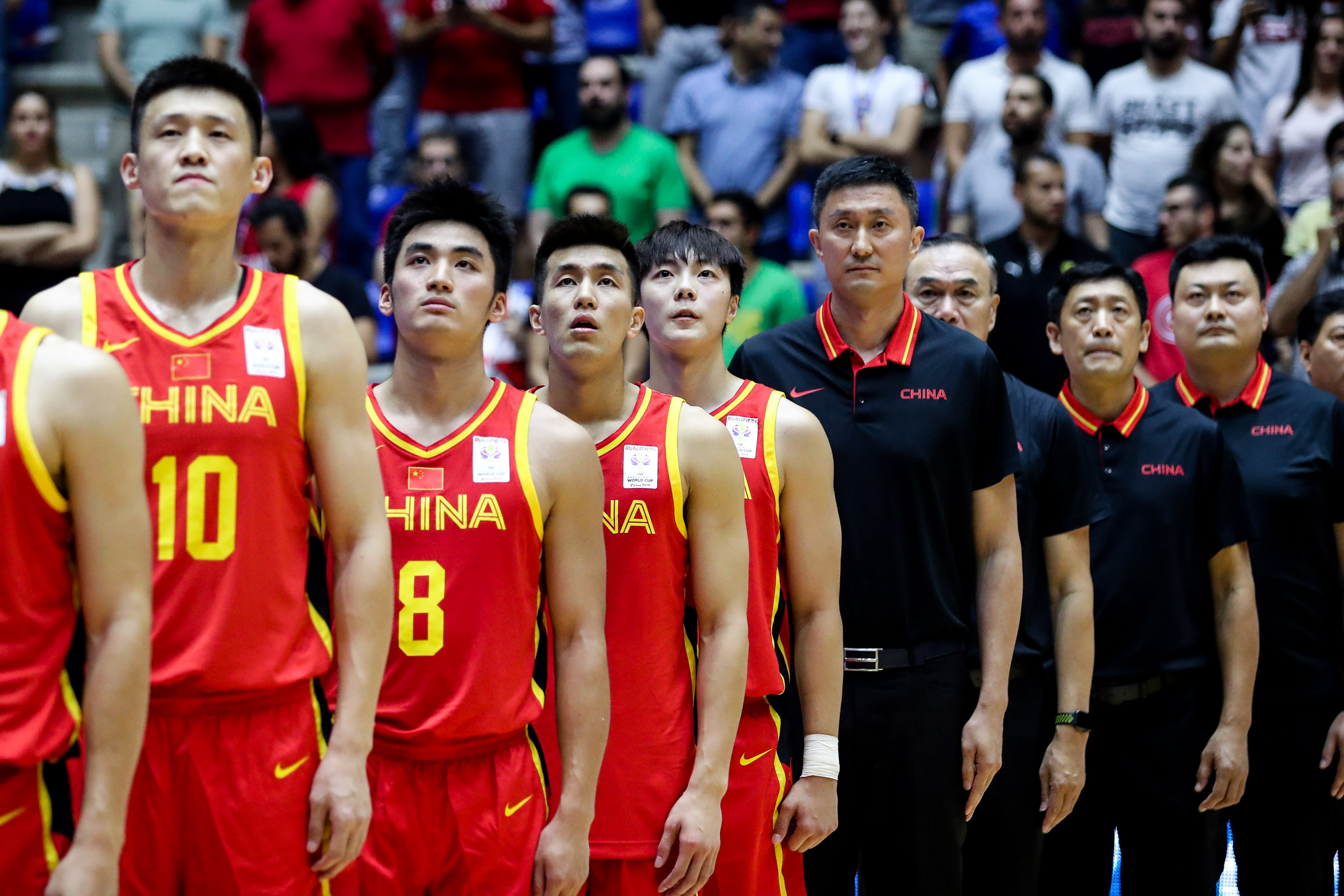 中国男篮主教练杜锋解读国家队集训名单，易建联入选展现“榜样力量”——