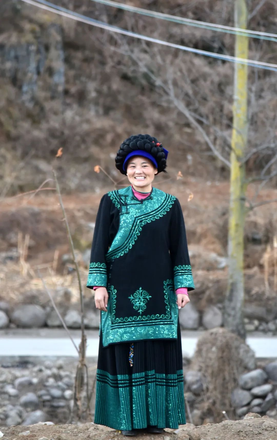 1月22日拍摄的身着彝族服饰的巴木玉布木。周科摄